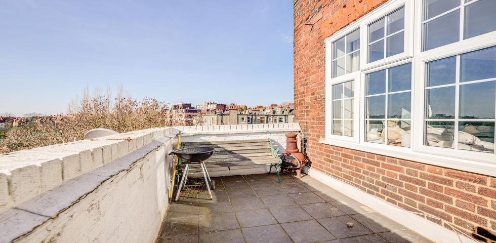 			2 Bedroom, 1 bath, 1 reception Flat			 Finchley Road, Finchley Road